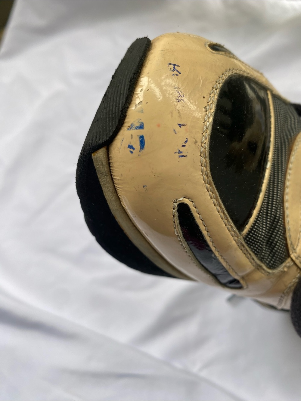 Vintage Chanel CC logo sneakers paten leather womens size 9 lace front FLAWS - Picture 15 of 16